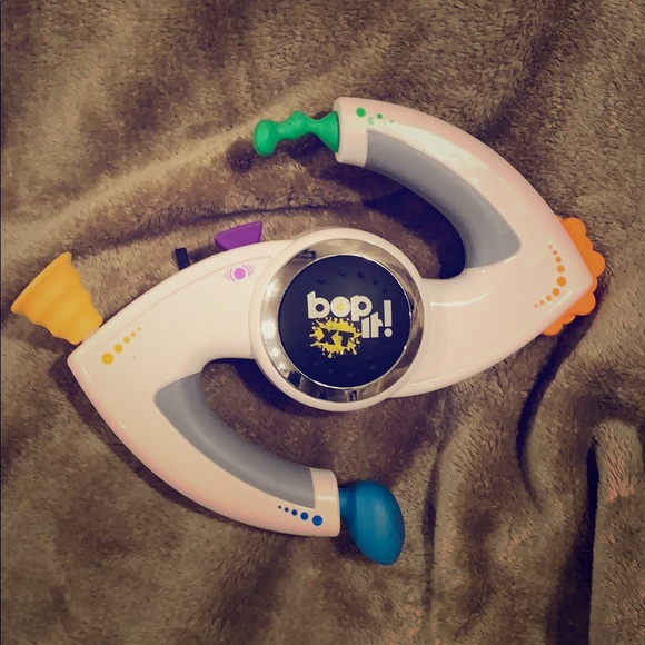 hasbro toy that players twist and pull